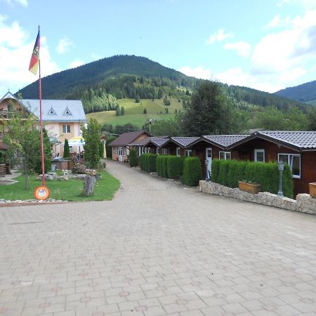 Pension, Camping & Biker Station Zur Deutschen Eiche Ciocanesti エクステリア 写真