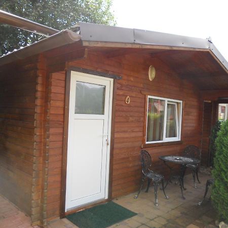 Pension, Camping & Biker Station Zur Deutschen Eiche Ciocanesti エクステリア 写真