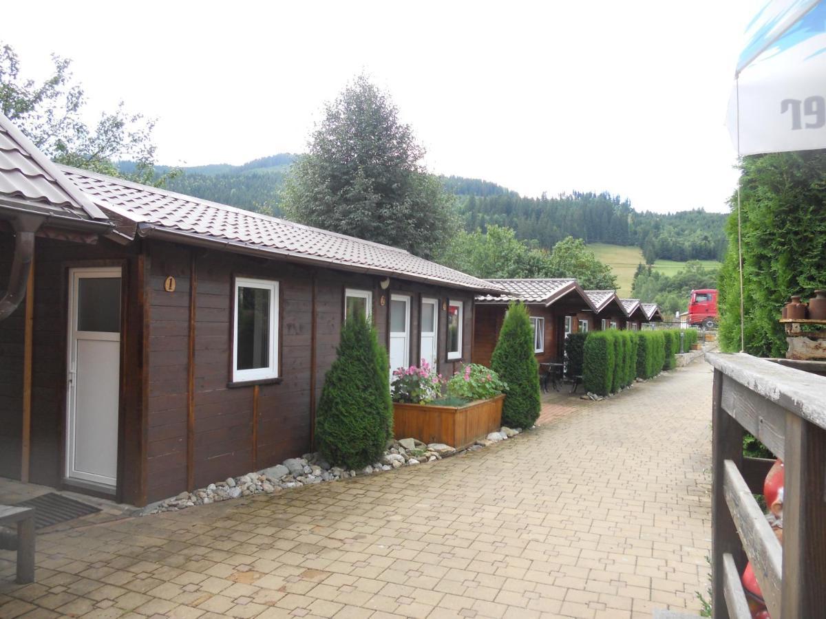 Pension, Camping & Biker Station Zur Deutschen Eiche Ciocanesti エクステリア 写真