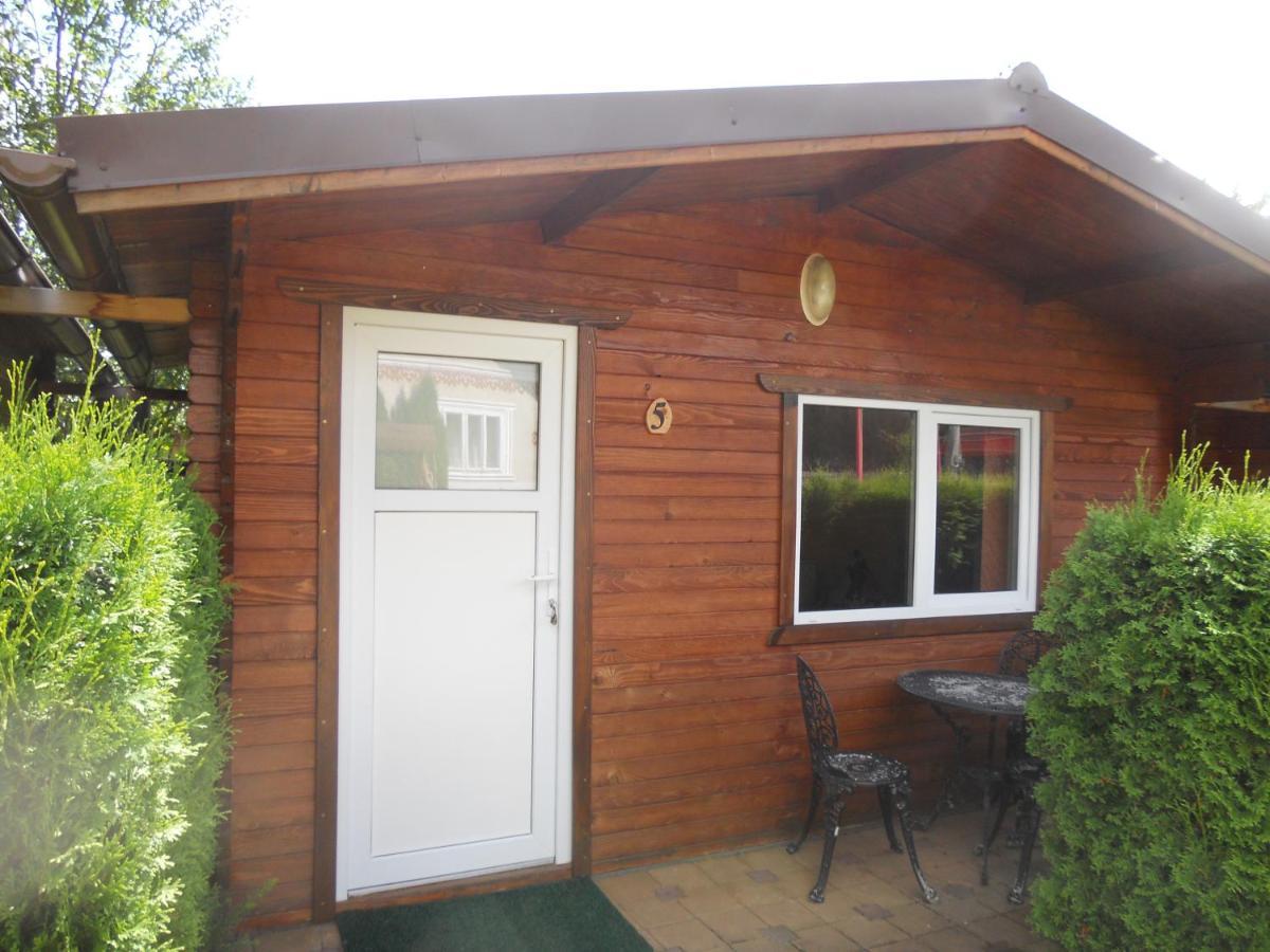Pension, Camping & Biker Station Zur Deutschen Eiche Ciocanesti エクステリア 写真