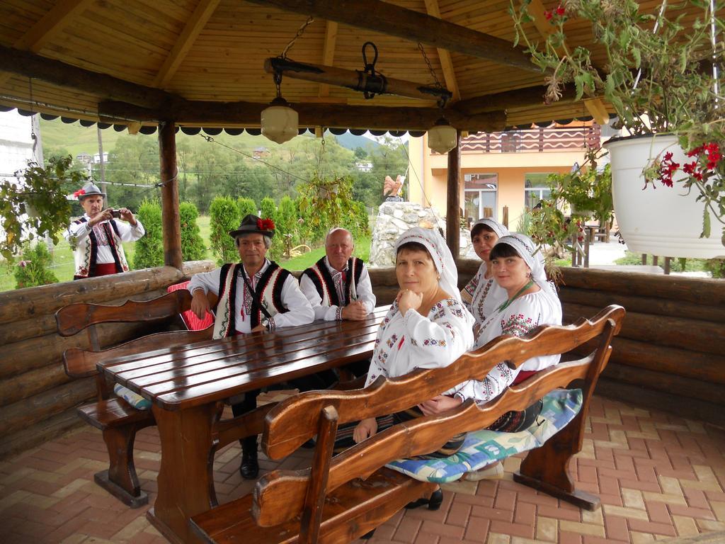 Pension, Camping & Biker Station Zur Deutschen Eiche Ciocanesti エクステリア 写真