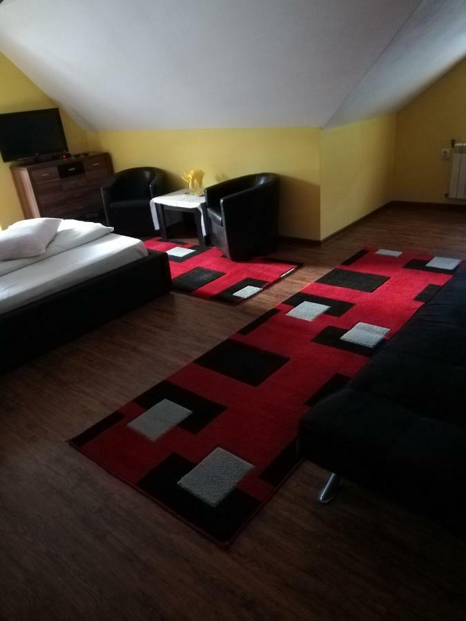 Pension, Camping & Biker Station Zur Deutschen Eiche Ciocanesti エクステリア 写真